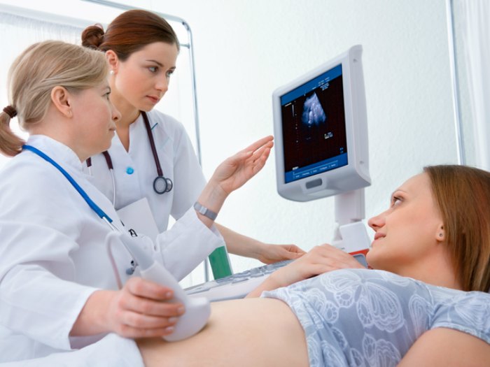Mujer embarazada: primera visita al ginecólogo